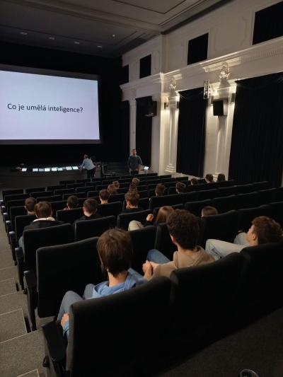 Umělá inteligence a virtuální realita ve výuce