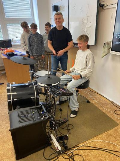 Škola rytmu aneb Kdo má ruce, bubnuje