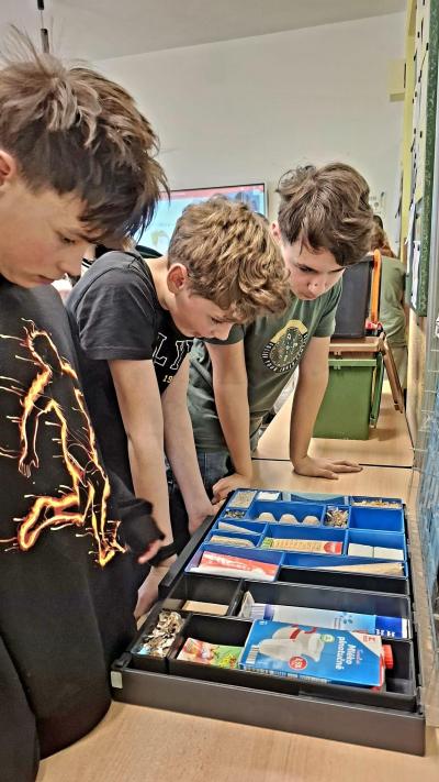 Čtvrťáci a sedmáci na besedě Tonda Obal na cestách